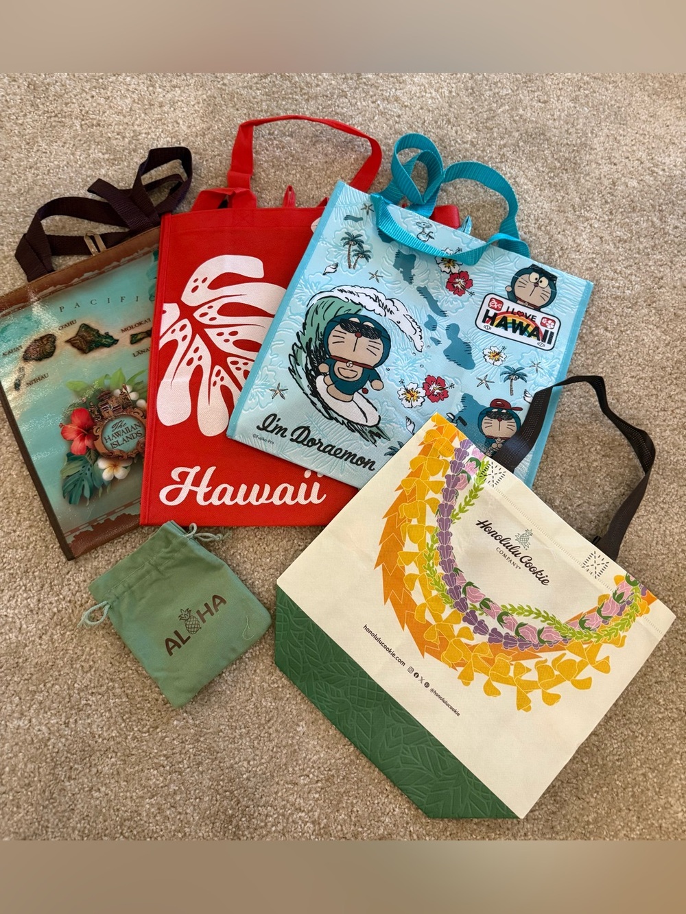 Bundle of hawaii shopping / tote bags
